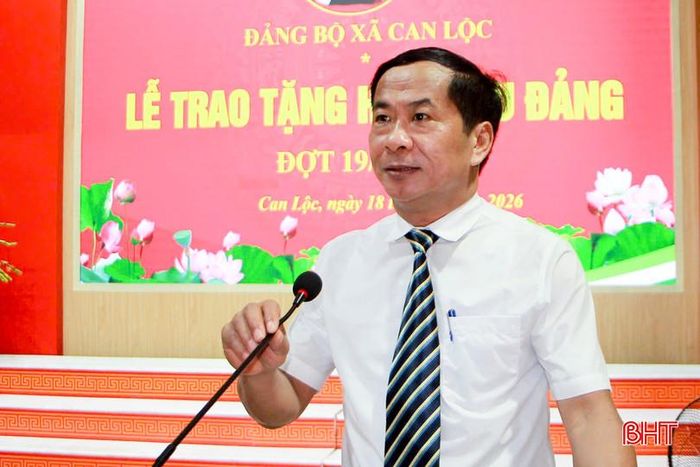 Ông Võ Xuân Linh - Bí thư Đảng ủy, Chủ tịch HĐND xã Can Lộc phát biểu tại buổi lễ.