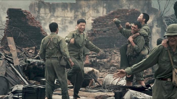 Theo đạo diễn Nguyễn Quang Dũng, sẽ khó để thị trường sớm xuất hiện thêm một bộ phim đạt cột mốc doanh thu 700 tỷ đồng như Mưa Đỏ.