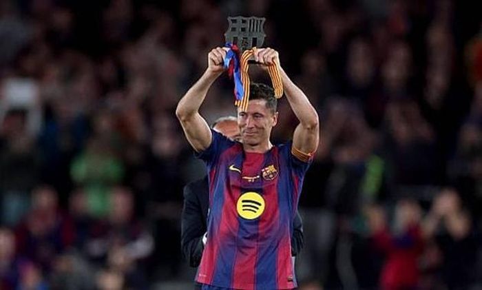 Màn chia tay sân Camp Nou của Robert Lewandowski đem đến động lực cho Barca.