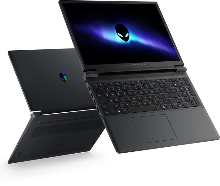 Alienware 15 có ngoại hình mang tính thực dụng với bản lề mở 180°