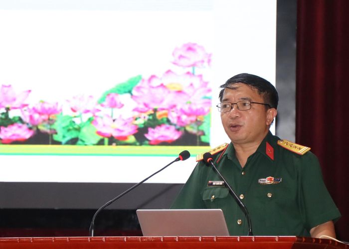 Đại diện Bộ CHQS tỉnh báo cáo kế hoạch “Chiến dịch 500 ngày đêm đẩy mạnh tìm kiếm, quy tập và xác định danh tính hài cốt liệt sĩ” tại hội nghị.
