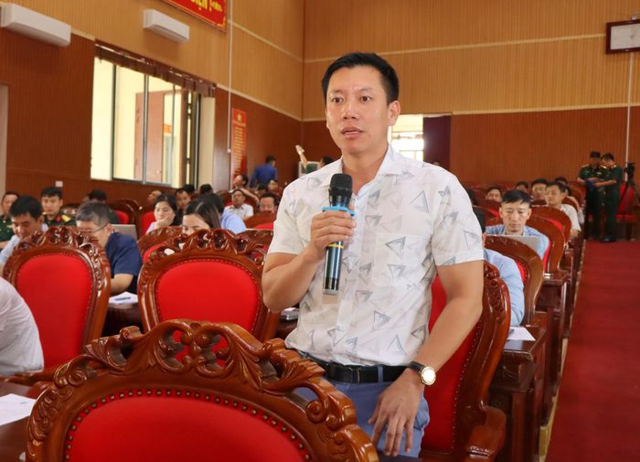 Đại diện xã Mường Than phát biểu ý kiến tại hội nghị.