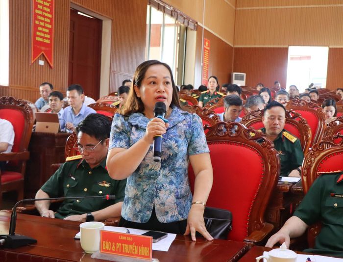 Lãnh đạo Báo và Phát thanh, Truyền hình Lai Châu phát biểu ý kiến tại hội nghị.
