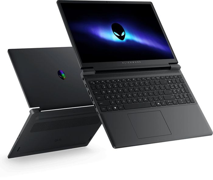 Alienware 15 có ngoại hình mang tính thực dụng với bản lề mở 180°