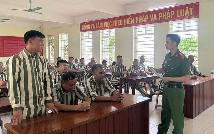 Phạm nhân học lớp tái hòa nhập cộng đồng.