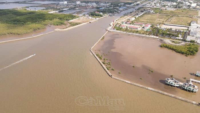 Cà Mau là địa phương duy nhất cả nước có ba mặt giáp biển, sở hữu nhiều lợi thế để phát triển kinh tế biển.