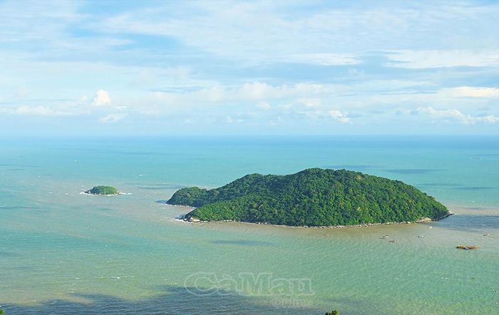Những ngư trường rộng lớn mang lại nguồn lợi thủy sản dồi dào cho vùng biển Cà Mau.