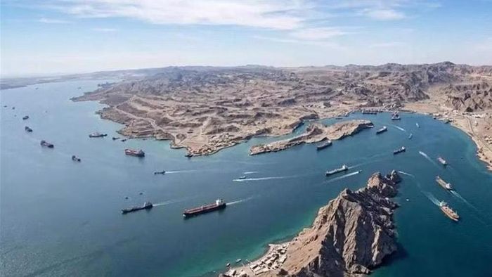 Eo biển Hormuz bị phong tỏa đã gây ảnh hưởng nghiêm trọng đến các doanh nghiệp trên toàn cầu - Ảnh minh họa