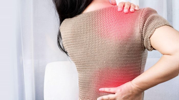 Khi nằm ngủ nhiều giờ liền, các cơ và khớp ở trạng thái tĩnh, lưu thông máu chậm lại dẫn đến cảm giác căng cơ, nhức mỏi xương vào buổi sáng.