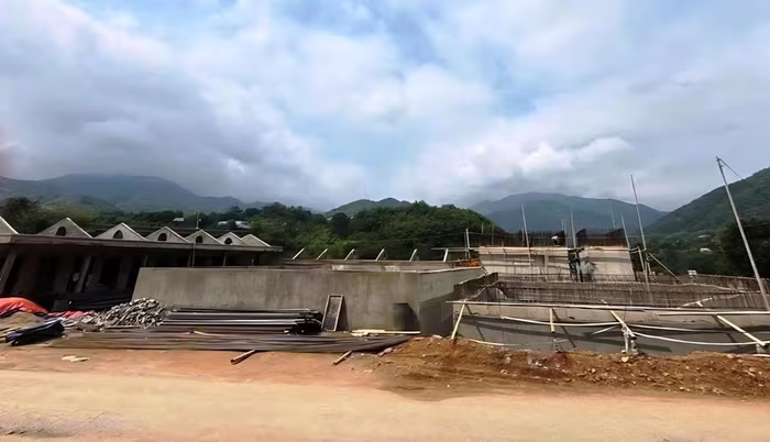 Dự án Nhà máy nước sạch Mường Lát trong tình trạng chậm tiến độ. Ảnh: Nguyễn Chung