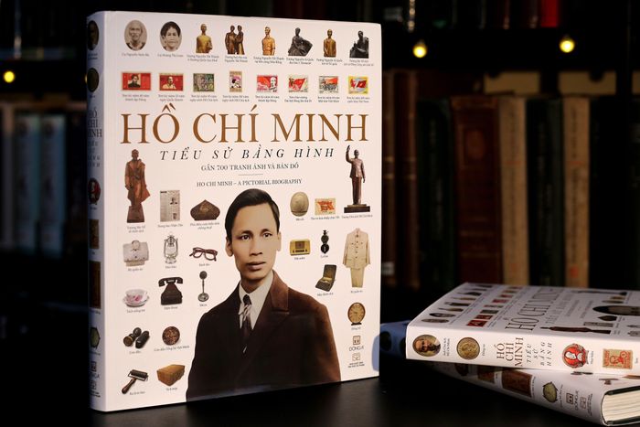  Hồ Chí Minh - Tiểu sử bằng hình là ấn phẩm do Nhà xuất bản Đại học Sư phạm và Đông A thực hiện. Sách dày 324 trang, tập hợp gần 700 hình ảnh, bản đồ, lược đồ, tái hiện cuộc đời Chủ tịch Hồ Chí Minh từ thời thơ ấu, hành trình tìm đường cứu nước đến quá trình lãnh đạo cách mạng. 