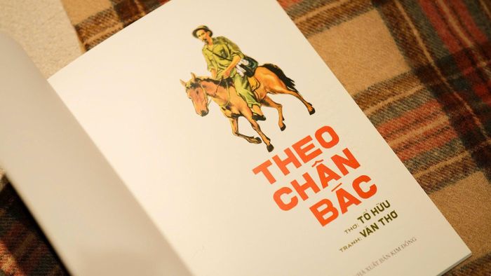  Theo chân Bác là trường ca của nhà thơ Tố Hữu, được sáng tác cách đây 55 năm trong thời gian ông dưỡng bệnh ở Liên Xô (cũ). Tác phẩm có gần 500 câu thơ, mở đầu bằng câu “Nhớ lời di chúc, theo chân Bác”, lần theo hành trình Chủ tịch Hồ Chí Minh từ những năm tháng bôn ba tìm đường cứu nước đến khi đi vào cõi vĩnh hằng. Được xem là một trong những bài thơ xuất sắc nhất của Tố Hữu và là tác phẩm tiêu biểu viết về Bác, Theo chân Bác khắc họa hình ảnh vị lãnh tụ giản dị, suốt đời vì nước, vì dân. 