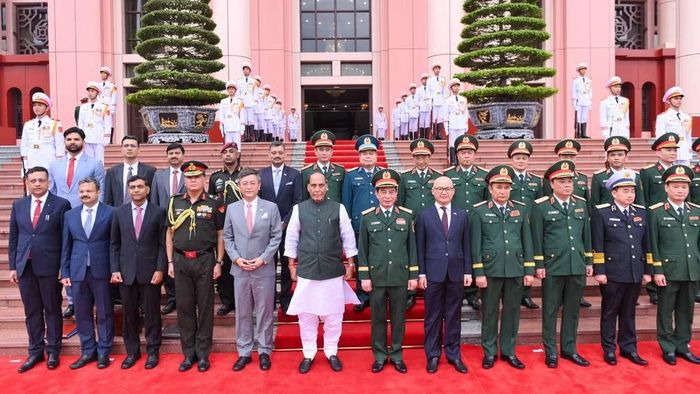 Đại tướng Phan Văn Giang, Ủy viên Bộ Chính trị, Phó Bí thư Quân ủy Trung ương, Phó Thủ tướng Chính phủ, Bộ trưởng Quốc phòng và Bộ trưởng Quốc phòng Ấn Độ Rajnath Singh cùng đoàn công tác tại sự kiện.