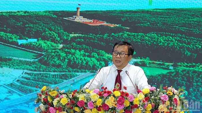 Phó Giáo sư, Tiến sĩ Nguyễn Bá Hoàng, Hiệu trưởng Trường Đại học Bà Rịa-Vũng Tàu phát biểu khai mạc tại hội thảo.