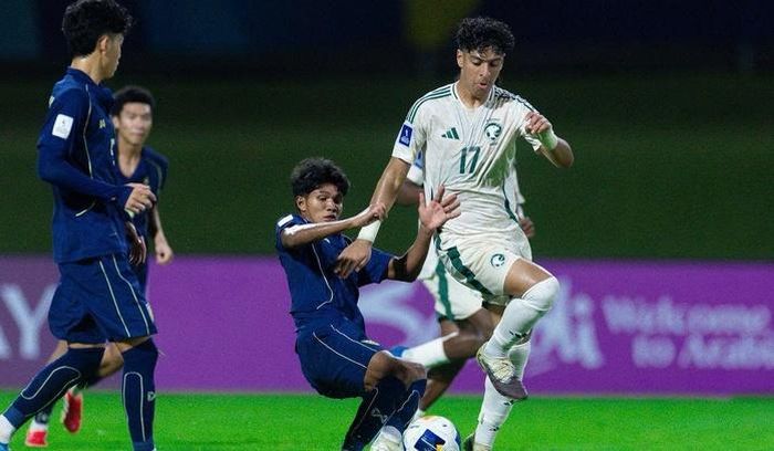 U17 Thái Lan (áo xanh) thảm bại ở giải khu vực và châu lục dù tính toán phân chia lực lượng để “giữ sức” (Ảnh: AFC)