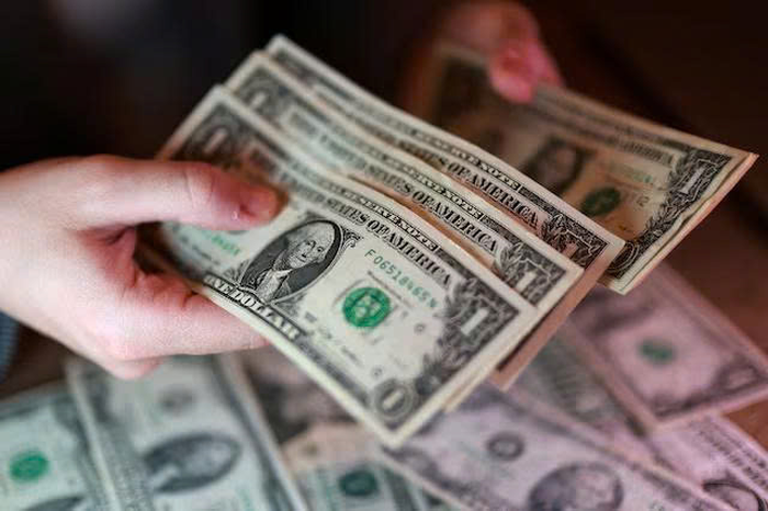Đồng USD giảm sau tuần tăng mạnh. Ảnh minh họa: Reuters
