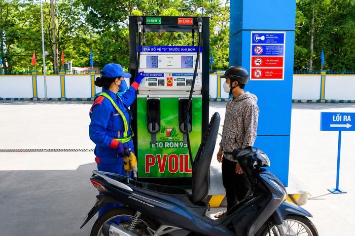 Lực lượng quản lý thị trường được yêu cầu kiểm tra, xử lý các hành vi kinh doanh xăng không đúng chủng loại theo quy định từ 1/6.