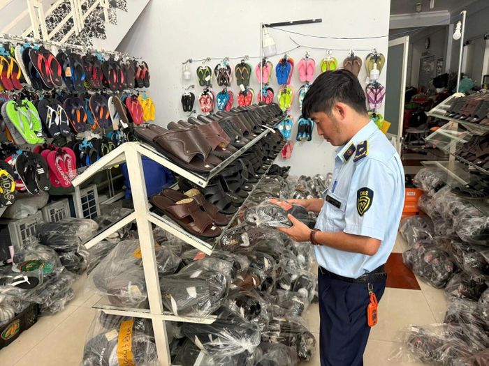 Đội QLTT số 6 (Chi cục QLTT tỉnh Gia Lai) tăng cường kiểm tra, xử lý hàng giả, hàng xâm phạm quyền sở hữu trí tuệ. Ảnh: Chi cục Quản lý thị trường tỉnh Gia Lai