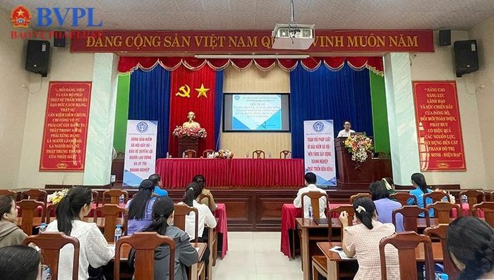  Toàn cảnh buổi tuyên truyền.