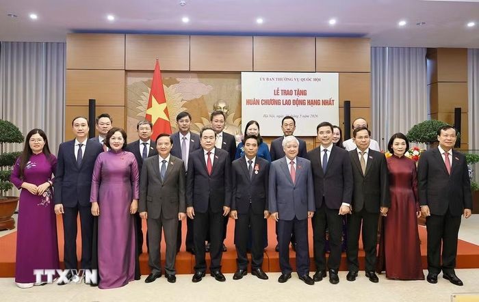 Chủ tịch Quốc hội Trần Thanh Mẫn với đại biểu. (Ảnh: Doãn Tấn/TTXVN)