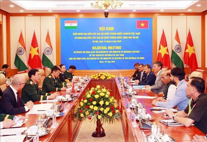 Phó Thủ tướng, Bộ trưởng Quốc phòng Phan Văn Giang và Bộ trưởng Quốc phòng Ngài Rajnath Singh tiến hành hội đàm. Ảnh: Trọng Đức/TTXVN