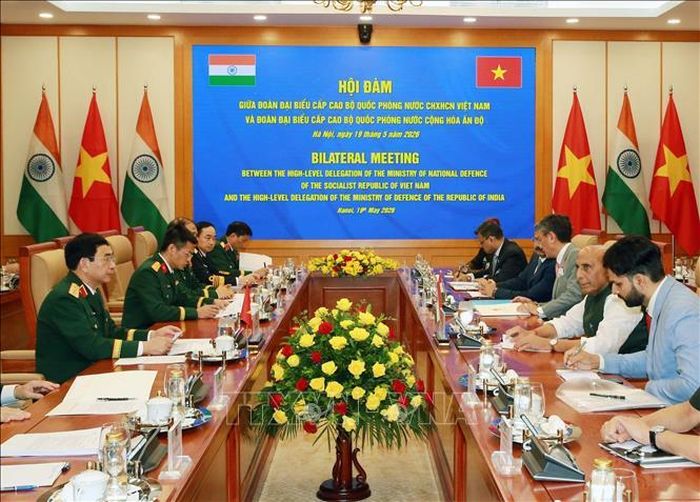 Phó Thủ tướng, Bộ trưởng Quốc phòng Phan Văn Giang và Bộ trưởng Quốc phòng Ngài Rajnath Singh tiến hành hội đàm. Ảnh: Trọng Đức/TTXVN