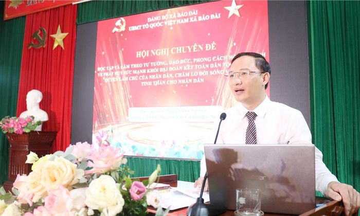  Thạc sĩ Nguyễn Văn Nguyên, Giảng viên Trường Chính trị Nguyễn Văn Cừ truyền đạt chuyên đề về học và làm theo Bác. 