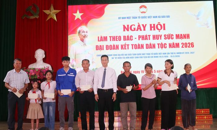  Ban Tổ chức Ngày hội trao quà an sinh xã hội cho hộ dân, học sinh có hoàn cảnh khó khăn xã Bảo Đài. 
