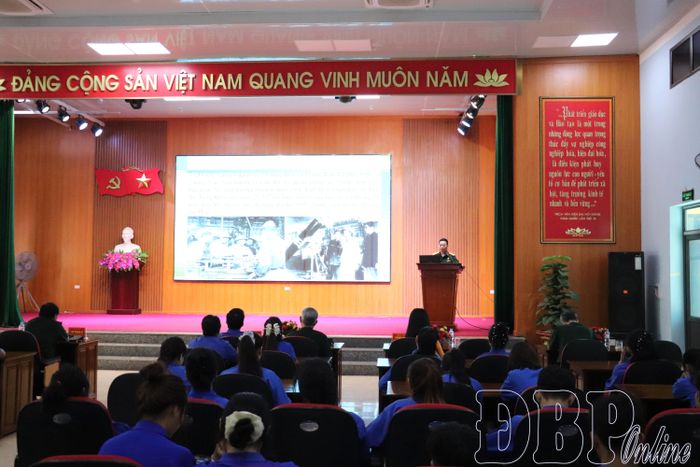 Những câu chuyện thời "hoa lửa" được tái hiện sinh động qua hình ảnh tư liệu giúp đoàn viên, thanh niên thêm hiểu và trân trọng giá trị hòa bình.