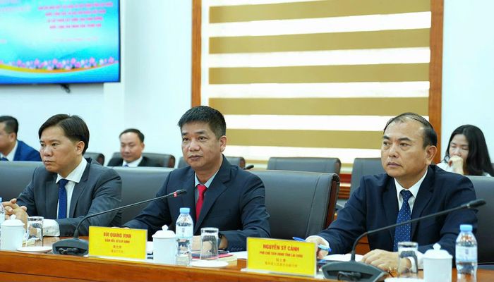 Đại biểu tỉnh Lai Châu (Việt Nam) dự lễ ký kết.