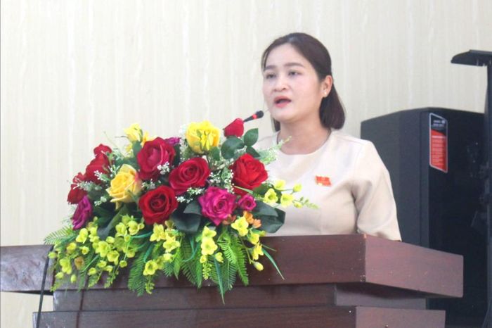 Bà Ngô Thị Thanh Phương thông tin kết quả các kỳ họp đến cử tri