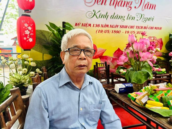 Bác Nguyễn Công Chỉnh, Bí thư Chi bộ Khu dân cư 17, phường Kim Liên xúc động chia sẻ, Nhà lưu niệm Chủ tịch Hồ Chí Minh hôm nay không chỉ là nơi lưu giữ ký ức lịch sử mà còn nhắc nhở trách nhiệm của mỗi cán bộ, đảng viên trong việc phục vụ nhân dân bằng những việc làm thiết thực hằng ngày.