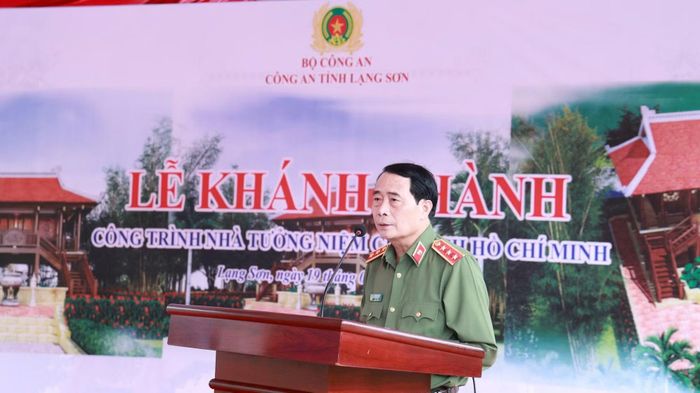 Thứ trưởng Lê Quốc Hùng phát biểu tại Lễ khánh thành Nhà tưởng niệm Chủ tịch Hồ Chí Minh tại trụ sở Công an tỉnh Lạng Sơn.