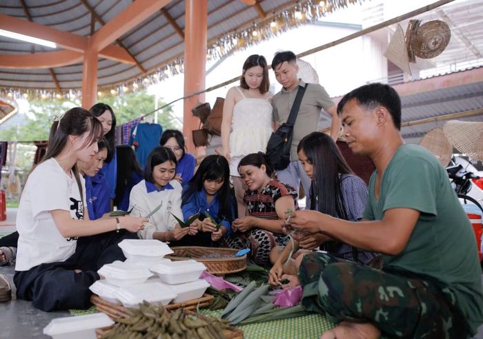 Đời sống của đồng bào các dân tộc thiểu số mang họ Bác Hồ ở vùng cao TP Huế ngày càng khởi sắc hơn.