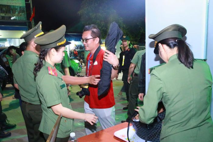 Công tác an ninh, an toàn luôn được lực lượng Công an Nghệ An chú trọng đảm bảo trước giờ khai mạc Lễ hội Làng Sen.