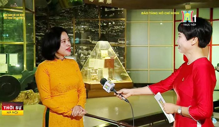 Bà Đỗ Thị Thu Hằng, Phó Giám đốc Bảo tàng Hồ Chí Minh chia sẻ với Chương trình tại điểm cầu Bảo tàng Hồ Chí Minh. Ảnh: PV