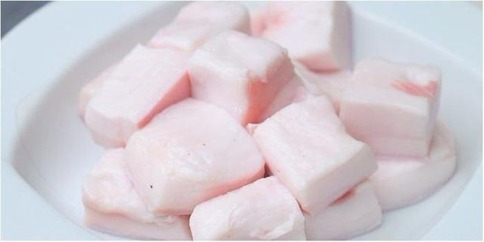 Sử dụng quá nhiều mỡ có thể dẫn đến bệnh tim mạch.