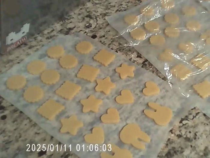 Hình ảnh bánh quy được ADOR đăng mừng sinh nhật Minji.