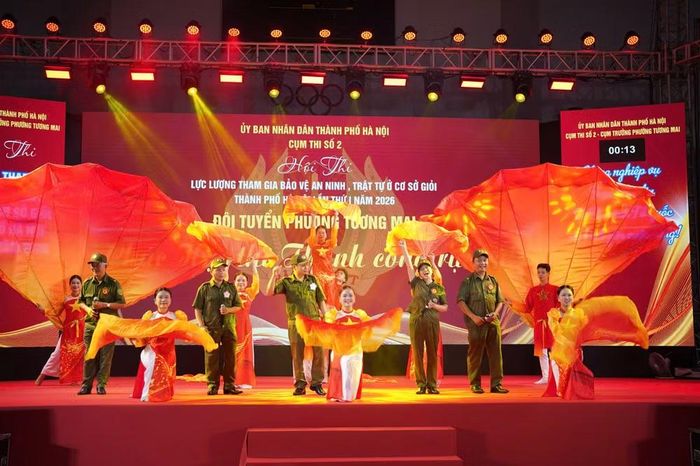 Phần thi chào hỏi được các đội dàn dựng công phu, sáng tạo và gần gũi với thực tiễn cơ sở.