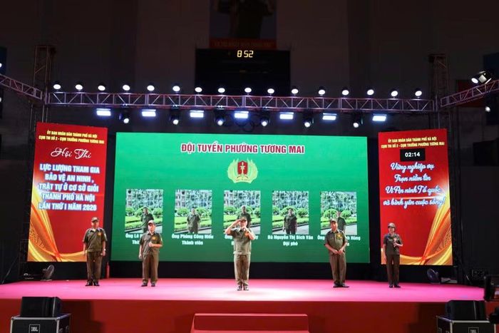 Khoảnh khắc phối hợp ăn ý của các thành viên Đội tuyển phường Tương Mai