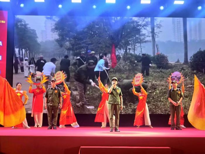 Tình huống thực tế về ANTT ở cơ sở được tái hiện sinh động trên sân khấu.