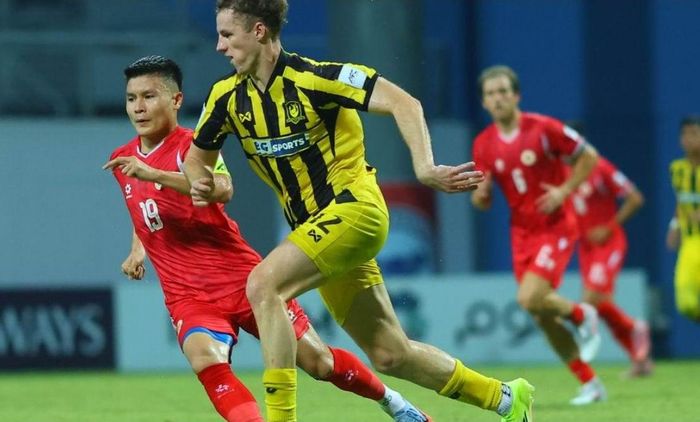  Mùa giải hạng hai châu Á, "tai nạn" của CLB Công An Hà Nội là dùng cầu thủ bị treo giò Stefan Mauk (6) dẫn đến bị xử thua 0-3 ở lượt đi vòng 16 đội. Ảnh: AFC. 