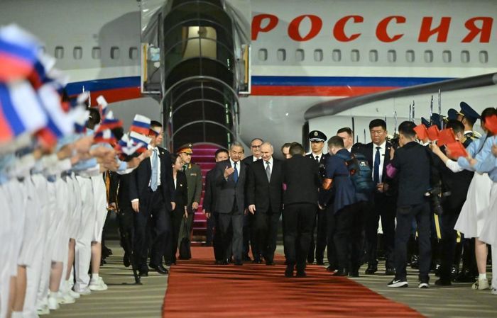 Trung Quốc trải thảm đỏ đón Tổng thống Nga Putin. Ảnh: Tân Hoa Xã.