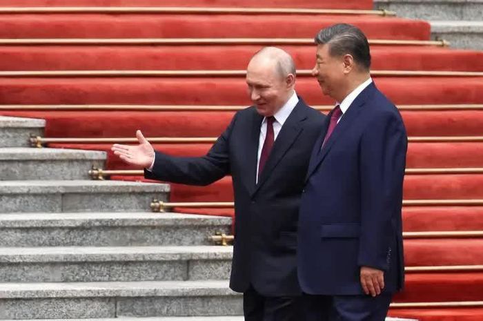 Tổng thống Vladimir Putin và Chủ tịch Trung Quốc Tập Cận Bìn tại Bắc Kinh đã chính thức khởi động Hội nghị Thượng đỉnh Nga - Trung 2026 vào thứ Tư. Ảnh: Reuters.