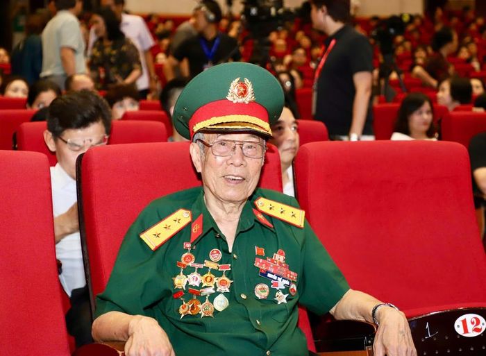 Cựu tù Phú Quốc Nguyễn Thế Nghĩa đến dự chương trình mang theo nhiều ký ức về niềm tin cách mạng trong lao tù