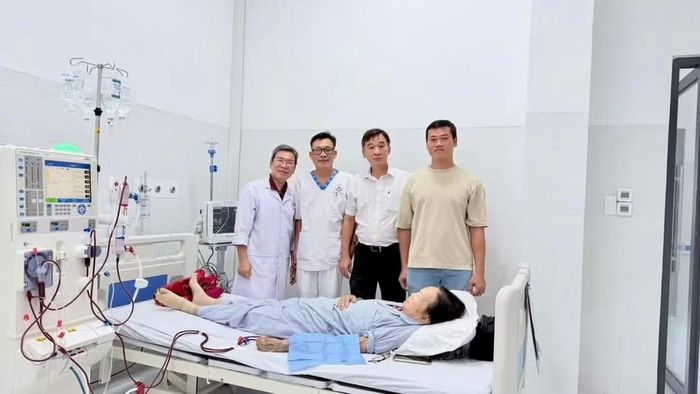 Ê-kíp bác sĩ Bệnh viện Thống Nhất đồng hành tại Trung tâm y tế Quân dân y đặc khu Côn Đảo.