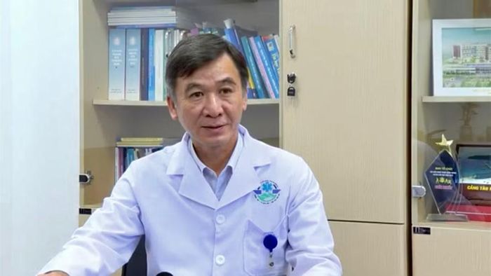 Bác sĩ Lê Công Thọ, Giám đốc Trung tâm y tế Quân dân y đặc khu Côn Đảo.