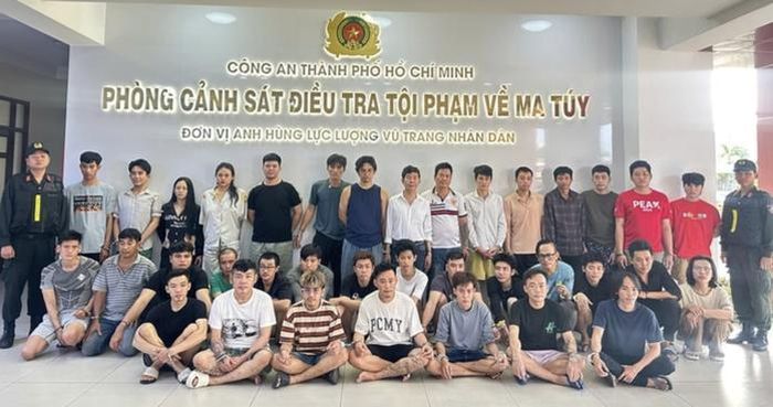 Ca sĩ Long Nhật và các đối tượng liên quan