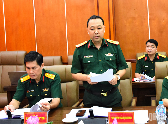 Đại tá Nguyễn Trọng Vĩnh, Trưởng phòng Tuyên huấn, Cục Chính trị (Tổng cục Chính trị) báo cáo kết quả cuộc thi. 