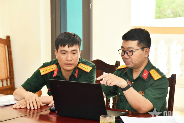 Kiểm tra CCHC, CĐS tại cơ quan Sư đoàn.